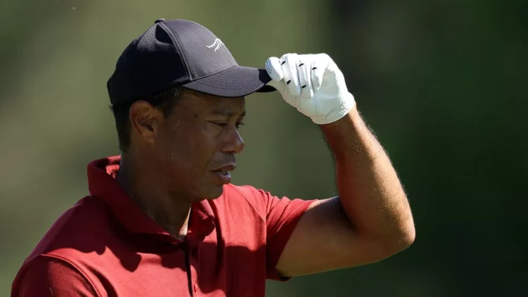 Tiger Woods told to walk away from golf after sinking…..