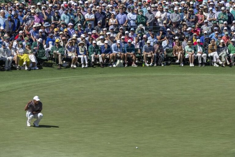 Golf fans still roaring for Tiger Woods at the Masters : Saying………