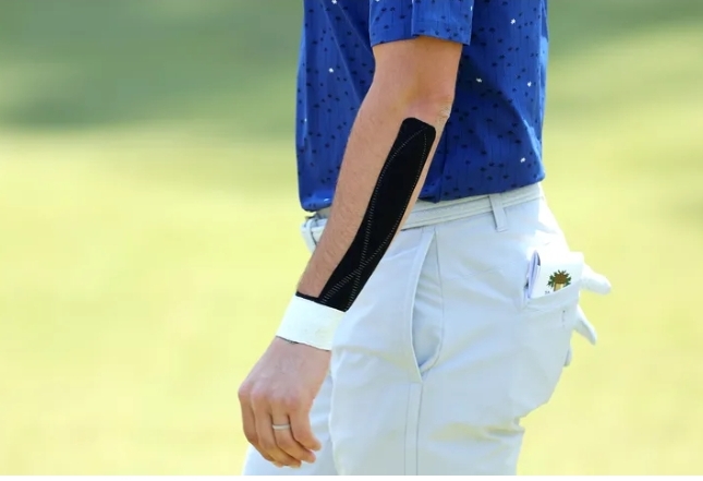 Jordan Spieth Battles Through Wrist Injury, Almost……..