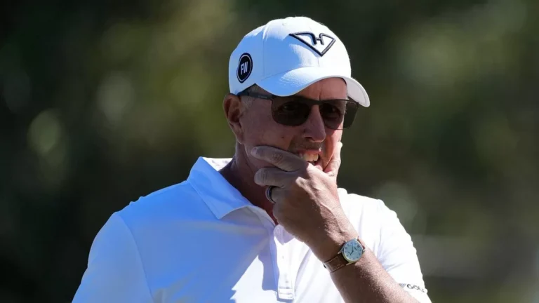 “Shocking Allegations Rock Golf World: Phil Mickelson’s Comments Push LIV Golf to the Brink of Collapse – Players Fleeing in Droves!