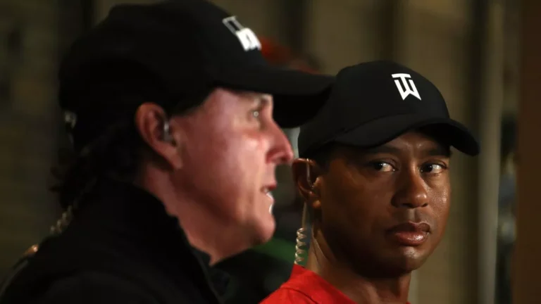  Tiger Woods and Phil Mickelson Set for an Awkward Encounter at USPGA