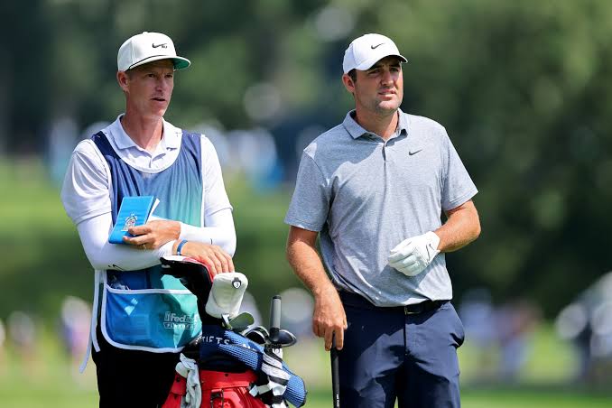 Scottie Scheffler’s Shocking US Open Struggle: Caddie Rips Golfer After Poor Shot