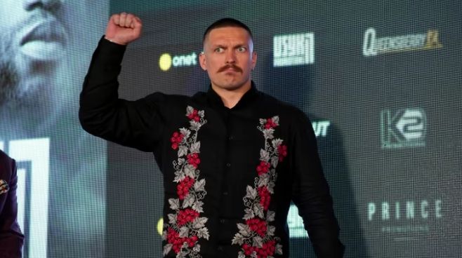 “USYK’s Mysterious Three-Word Warning: Fury Rematch in Jeopardy?”