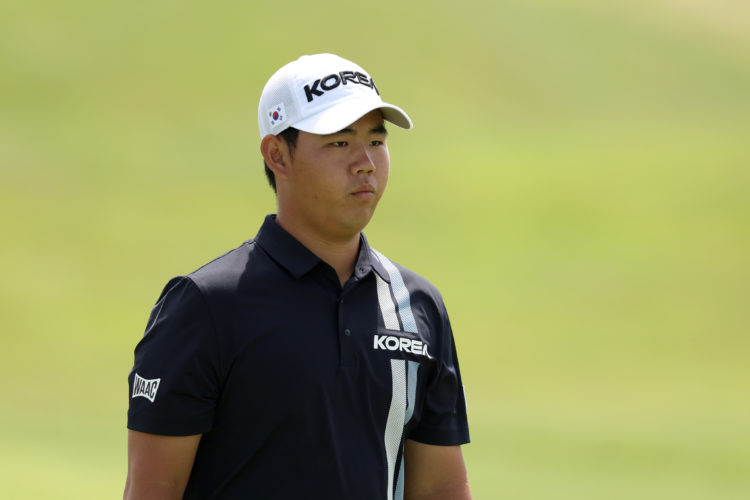 Angry golf fans claim Tom Kim deserves a penalty after what he did in final round at St Jude Championship. After damaging….