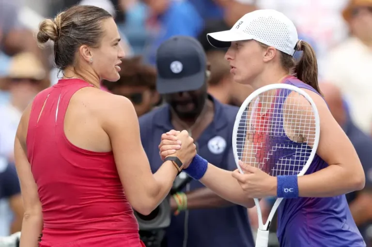 “Aryna Sabalenka ujawnia szokujące myśli po tym, jak Iga Świątek obroniła dziewięć piłek meczowych!”