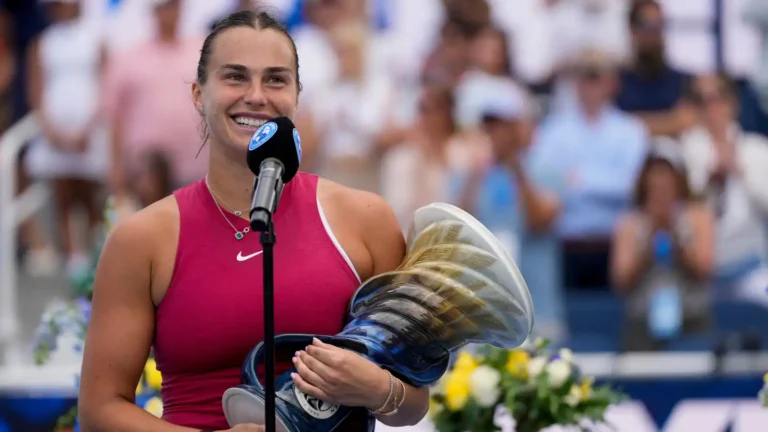 Numer 1 na świecie Jannik Sinner i numer 2 wśród kobiet Aryna Sabalenka zdobywają tytuły w Cincinnati.