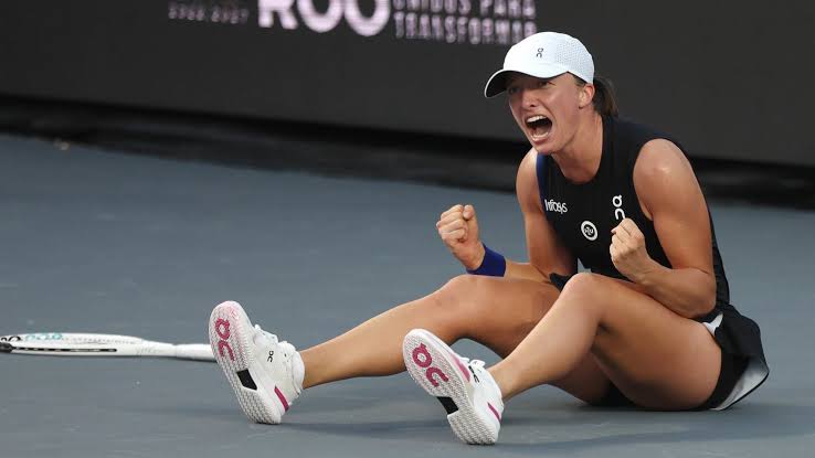 Iga Świątek Zabezpiecza Historyczny Awans do WTA Finals na Czwarty Z Rzędów Rok – Odkryj Sekrety Jej Niezwykłego Sezonu!”