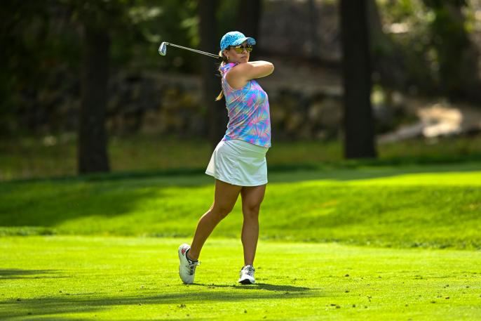 Six months pregnant, Alexandra Austin takes early U.S. Women’s Mid-Am lead after nearly making an ace