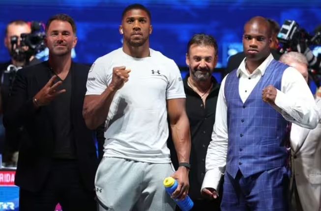 Anthony Joshua and Daniel Dubois suffer huge blow as ex-world champion pulls out