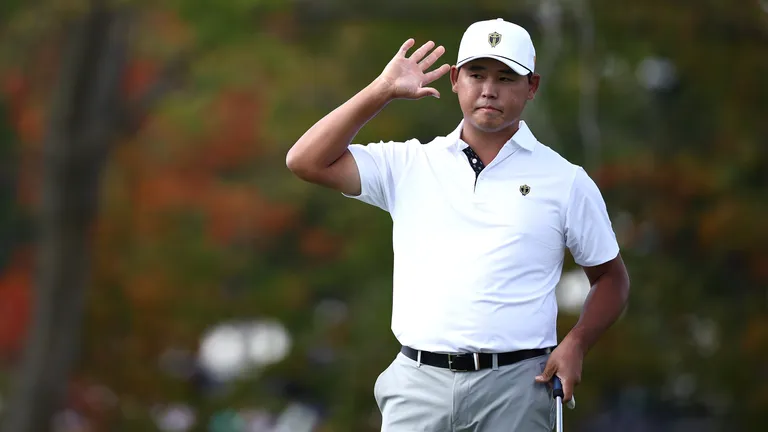 “Si Woo Kim Channels Tiger Woods with Iconic Walk-Off Putt, Ignites Presidents Cup Drama”