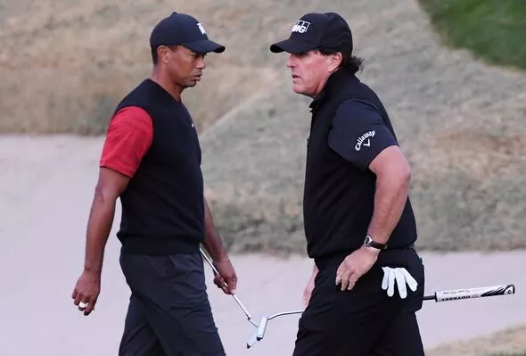 “Phil Mickelson’s Shocking ‘Weakness’ Exposed – How It Sparked a Feud with Tiger Woods!”