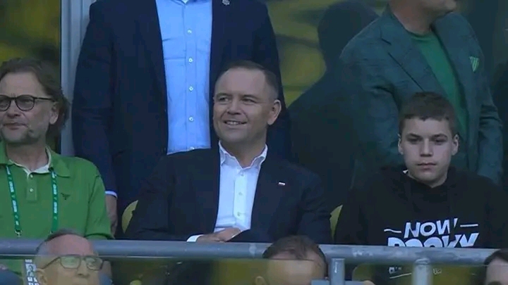 Oto co odpowiedział Nawrocki. Dwa słowa do kibica Legii