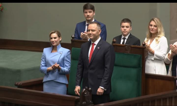 Mistrz świata pojawił się na zaprzysiężeniu Nawrockiego. Nie krył zadowolenia