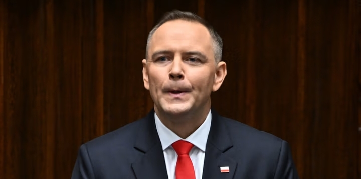 Zobaczył, ile zarabia Karol Nawrocki. Jest w szoku. “Ponury żart”