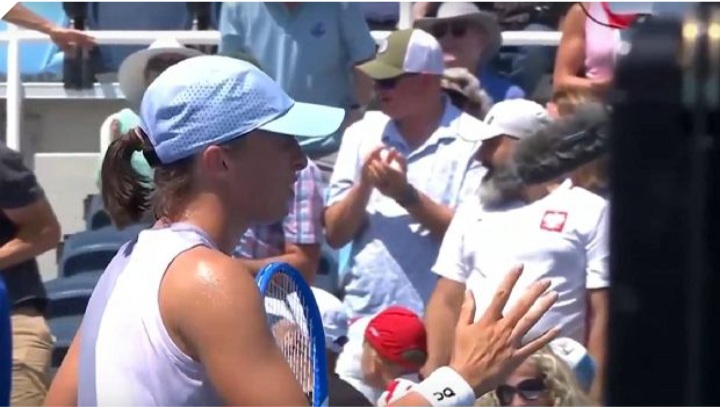 Świątek wygrała z “prowokatorką” z Rosji. Oto co zrobiła po meczu