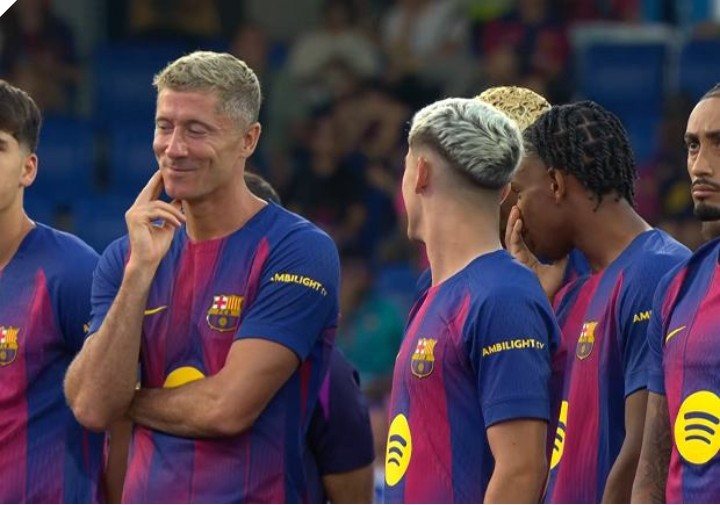 Oto co zrobili kibice Barcelony, gdy Lewandowski wyszedł na murawę