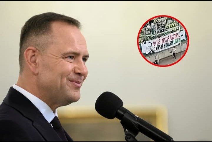 Tak kibice Lechii zareagowali na obecność Nawrockiego. Wymowny transparent