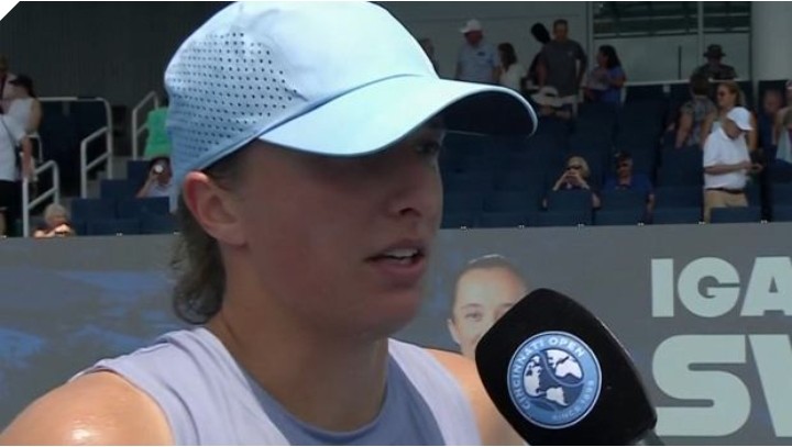 Mecz już się skończył, gdy Świątek przemówiła. “Nie mogę”