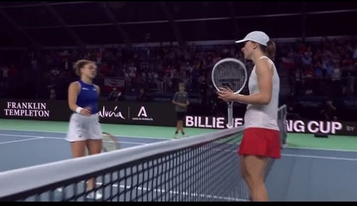 Świątek wygrała z Paolini, ale co się stało po meczu?! “Przekroczyła granice”