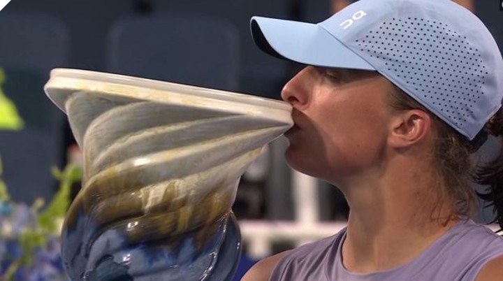 Była 16:00, gdy Świątek zwróciła się do kibiców. “O mój Boże!”