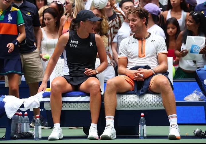 Nieprawdziwy” Wielki Szlem ze Świątek w roli głównej. Historia tenisa zafałszowana