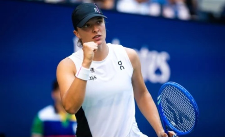 6:0 dla Świątek i zaczęły się problemy. Jest awans Polki do półfinału, nie było łatwo