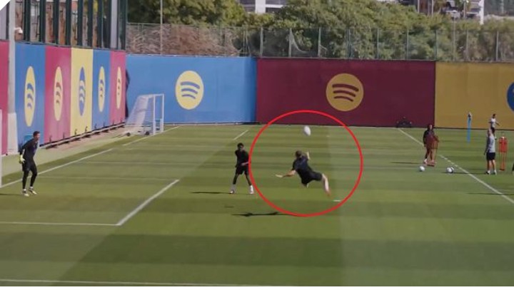 Nie do wiary, co Lewandowski zrobił Szczęsnemu na treningu Barcelony