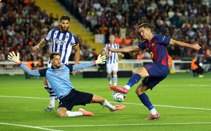 Hiszpanie trąbią o Lewandowskim i Torresie. Wydali wyrok