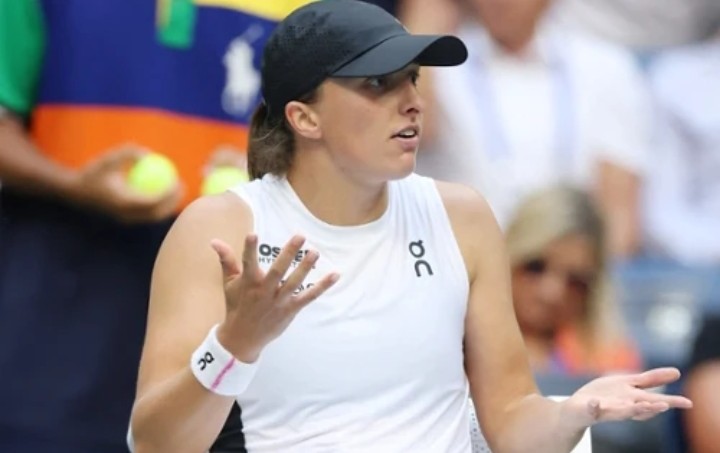 Demolka na koniec starcia Świątek z Navarro. Polka sensacyjnie żegna się z Pekinem