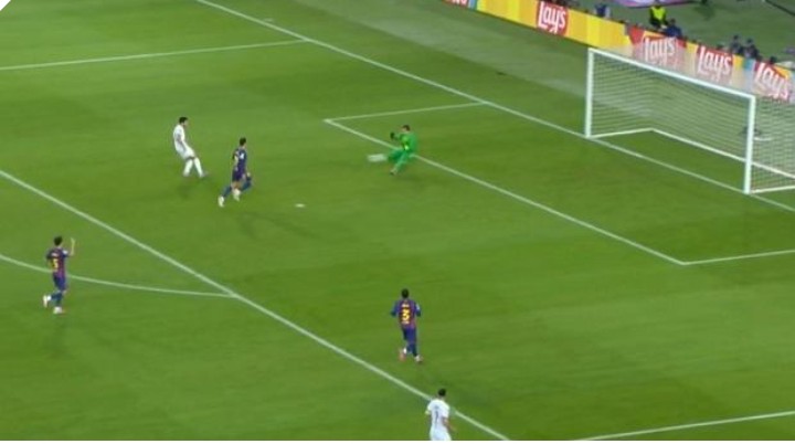 To była 90. minuta meczu! Szczęsny stanął sam na sam z rywalem!