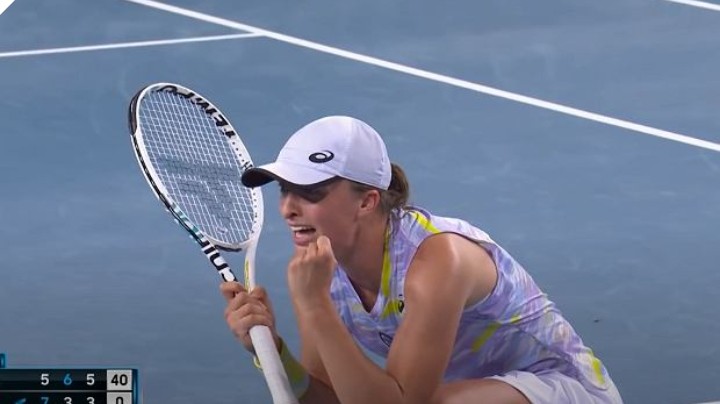 Tak “fani” potraktowali Igę Świątek. “Jesteś hańbą”