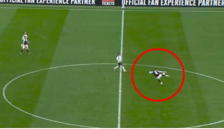 Była 77. minuta. Wszystkim na stadionie opadły szczęki po tym, co zrobił Cash