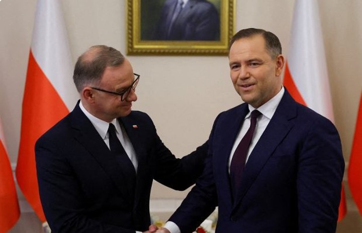 Nawrocki kończy z tradycją. Duda sobie nie odmawiał