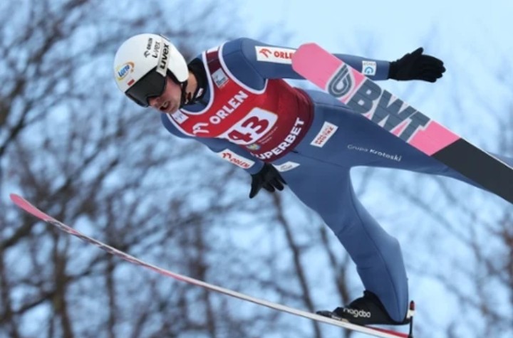 Pokaz mocy Piotra Żyły w Wiśle, Polak walczy o podium! Tomasiak też w czołówce