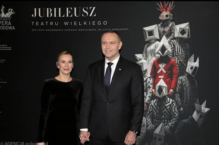 Nawrocki z żoną wygwizdani w Operze Narodowej. Prezydent reaguje