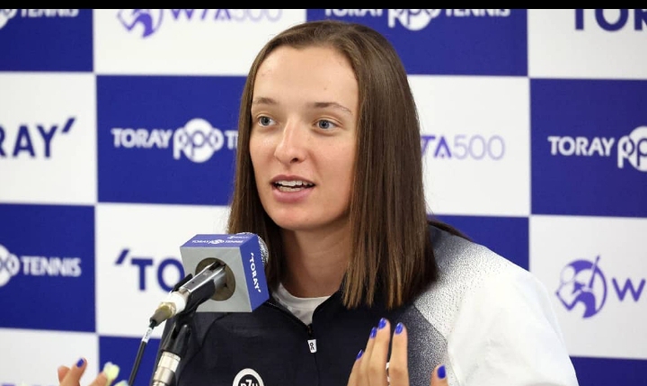 “Tyle plotek jak kamieni  nie zamierzam przechodzić na emeryturę w najbliższym czasie” – powiedziała Iga Świątek.