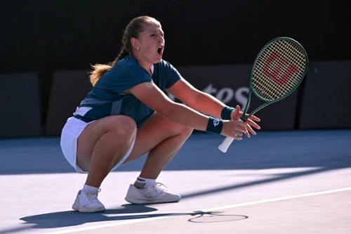 Koniec serii “Zmory Świątek” w Melbourne. Dwa sety. To połówka Polki