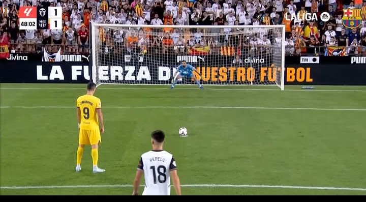 Niesamowity wyczyn Lewandowskiego i Barcelony! Gol za golem