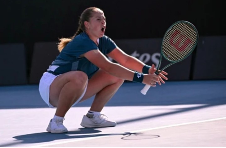 Koniec serii “Zmory Świątek” w Melbourne. Dwa sety. To połówka Polki