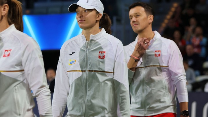 Wrze przed meczem, w którym ma zagrać Iga Świątek. “Wstyd”, “żenada”