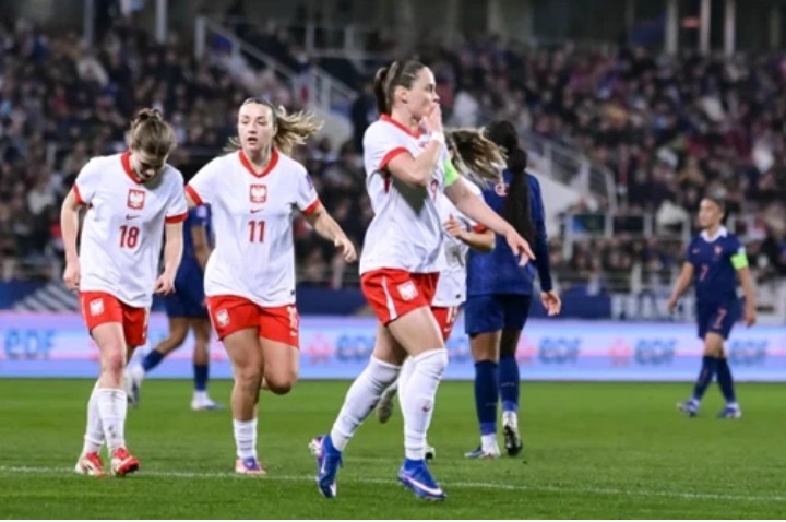 Historyczny gol Pajor, potem czerwona kartka. Polki postawiły się gigantowi