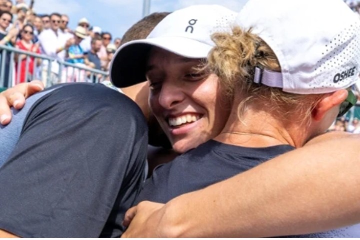 Świątek miażdży Niemki, już 20-0. Była radość po 68 min gry z Siegemund
