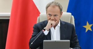 Rząd Donalda Tuska staje w obliczu wybuchowych pytań dotyczących funduszy państwowych, pandemicznych kontraktów i afery wizowej.