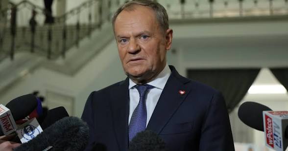 Polityczny konflikt w Polsce się zaostrza: prezydent Karol Nawrocki blokuje wart 43,7 miliarda euro unijny plan obronny, a premier Donald Tusk uruchamia „plan B”