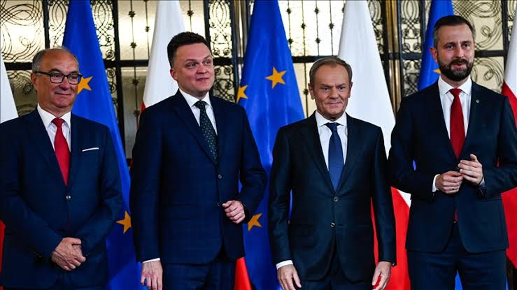 Polityczna burza wybucha, gdy Civic Coalition mierzy się z konsekwencjami po ujawnieniu wybuchowego nagrania CCTV z udziałem Donald Tusk.