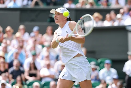 O której gra Iga Świątek? Gdzie oglądać mecz z Karoliną Pliskovą? [TRANSMISJA, WIMBLEDON]